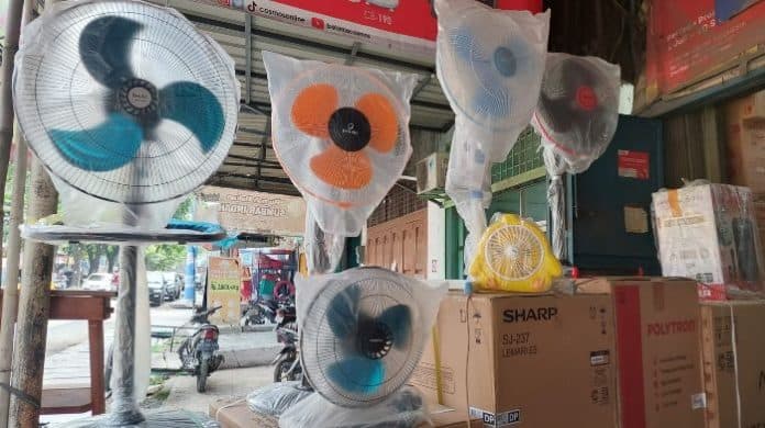 cuaca_panas_di_medan_pembelian_kipas_angin_dan_ac_meningkat_75_persen