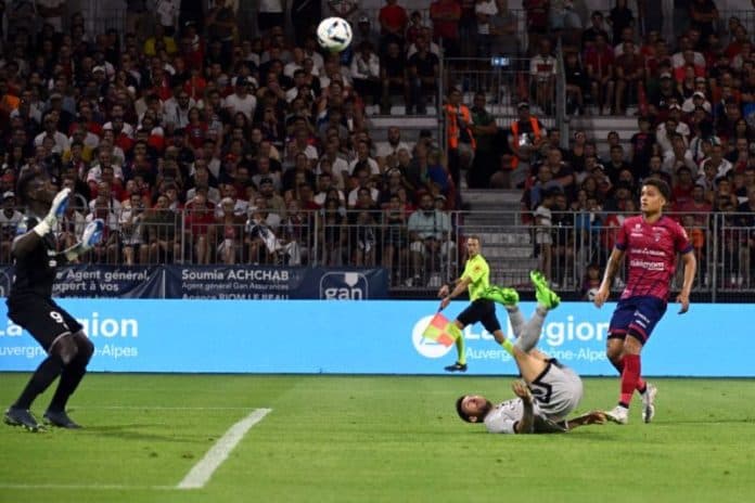 cukur_clermont_5_0_messi_cetak_dua_gol_saat_psg_buka_musim