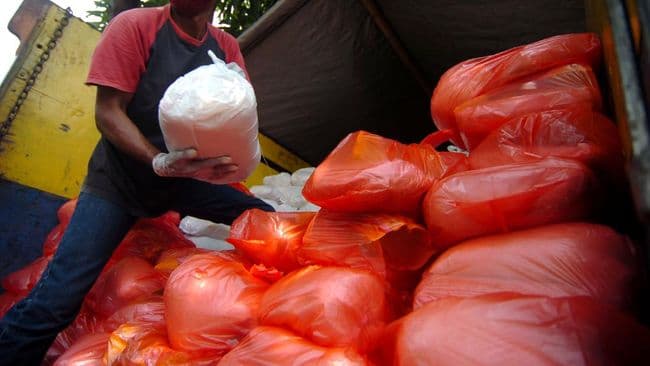 cuma_dapat_beras_dan_intermie_pernyataan_ibu_pedagang_keliling_dibantah_lurah