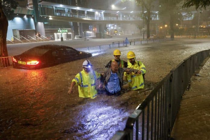 curah_hujan_tertinggi_dalam_140_tahun_hong_kong_dilanda_banjir