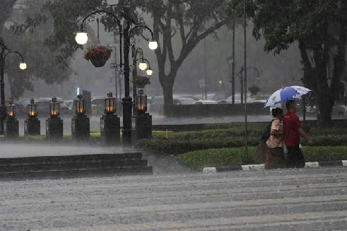 curah_hujan_tinggi_bpbd_siantar_imbau_warga_waspadai_banjir_dan_longsor