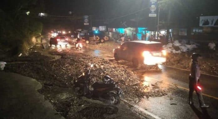 curah_hujan_tinggi_bpbd_simalungun_waspadai_pohon_tumbang_dan_longsor_di_jalur_kspn_danau_toba