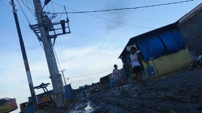 curhat_warga_marindal_deli_serdang_hampir_dua_pekan_bergelimang_lumpur_pasca_banjir