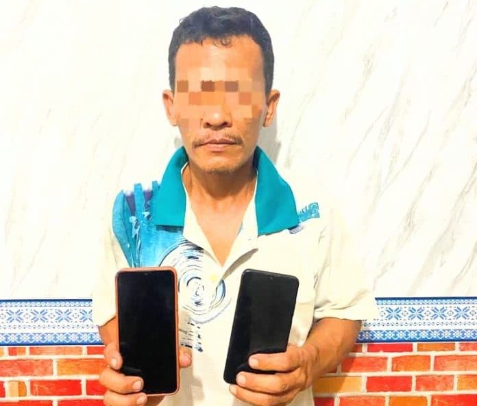 curi_2_handphone_anak_kost_pelaku_masuk_lewat_pintu_belakang