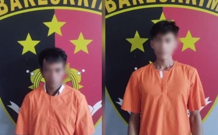 curi_belasan_batang_besi_ulir_2_warga_air_putih_dijemput_polisi