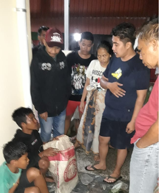 curi_bunga_janda_bolong_tiga_remaja_nyaris_dimassa_warga_di_medan