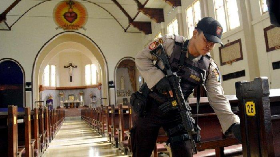 dampak_bom_bandung_polda_sumut_tingkatkan_pengamanan_gereja_saat_natal