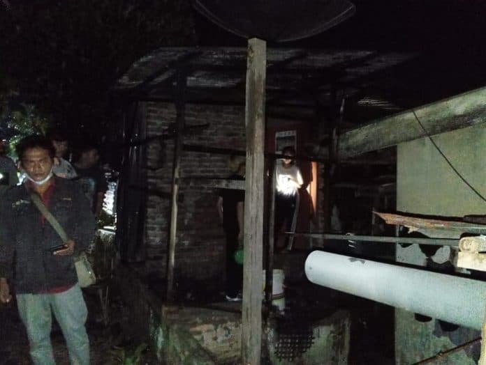 dampak_gang_sempit_mobil_damkar_tak_dapat_padamkan_kebakaran