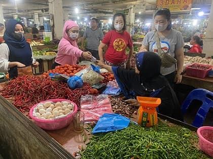 dampak_hujan_cabai_merah_tembus_rp60_ribu_per_kg_di_medan