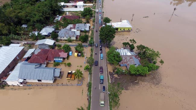 dampak_hujan_deras_8_kecamatan_di_gorontalo_dilanda_banjir