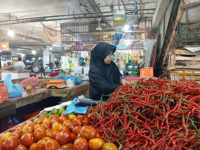 dampak_longsor_sejumlah_pedagang_di_pasar_petisah_merugi