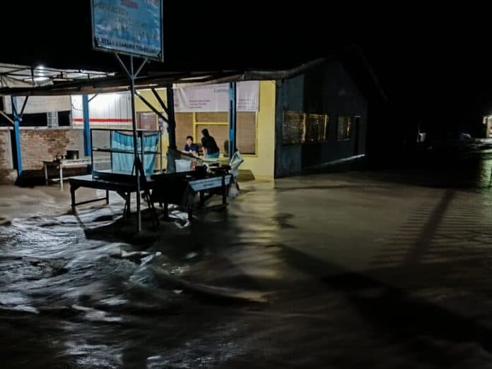 dampak_negatif_konversi_teh_ke_sawit_nyata_nagori_tigabolon_diterjang_banjir_besar