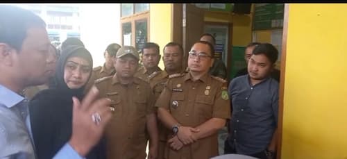 dampak_rumah_rusak_dprd_dan_warga_datangi_camat_medan_timur