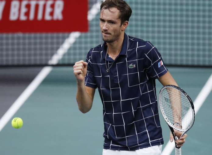 daniil_medvedev_rebut_kemenangan_perdana_di_atp_finals
