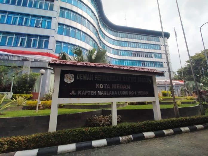 dapat_jatah_pimpinan_dprd_4_parpol_pemenang_di_kota_medan_belum_tentukan_nama