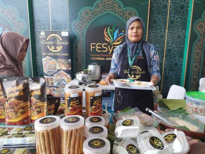 dapur_bunda_morin_sajikan_roti_jala_jongkong_dan_soto_medan_di_fesyar