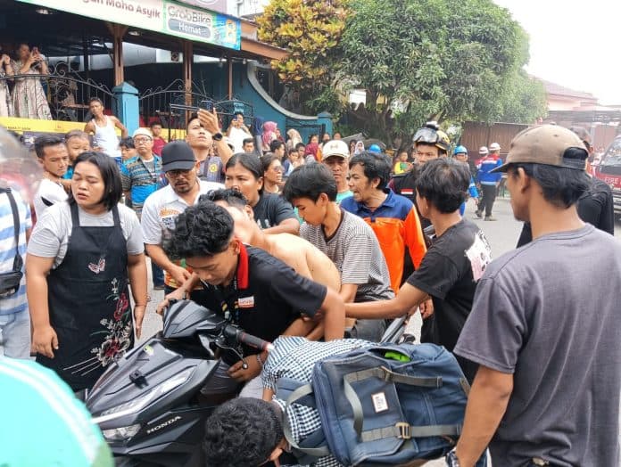 dapur_cafe_ayam_pecak_maha_asik_siantar_terbakar_pengunjung_panik_berhamburan