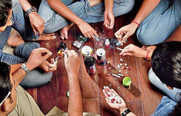 dari_kamar_hotel_4_pria_1_wanita_terjaring_narkoba