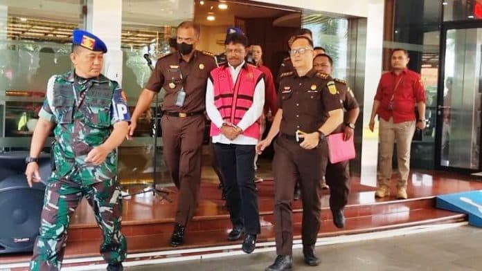 dari_saksi_jadi_tersangka_menkominfo_ditahan_kejagung