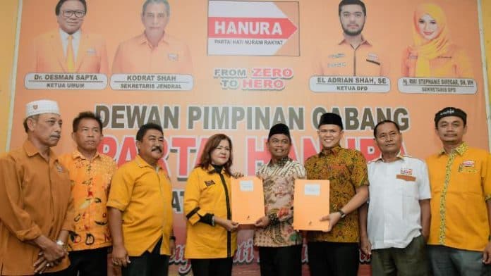 darma_wijaya_dan_adlin_tambunan_kompak_mendaftar_balon_bupati_wabup_sergai_ke_pkb_dan_hanura