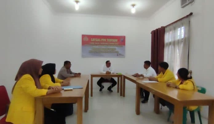 datangi_polres_tebing_tinggi_bem_fe_usi_sampaikan_pernyataan_sikap_atas_pembunuhan_tantri