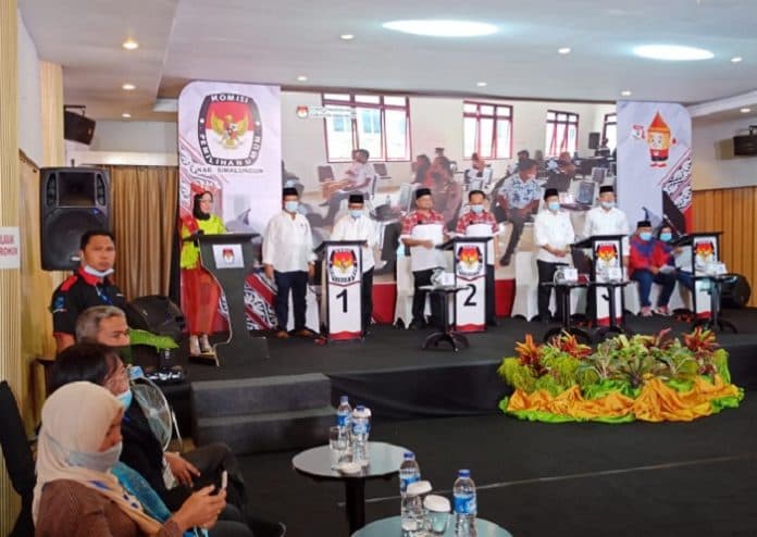 debat_paslon_bupati_dan_wakil_bupati_simalungun_adu_program_hingga_janji_perbaiki_infrastruktur_jalan