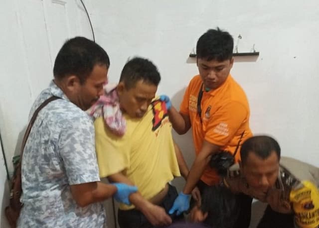 dedi_purnama_ditemukan_tewas_tergantung_di_kos_kosan_jalan_kotanopan_siantar