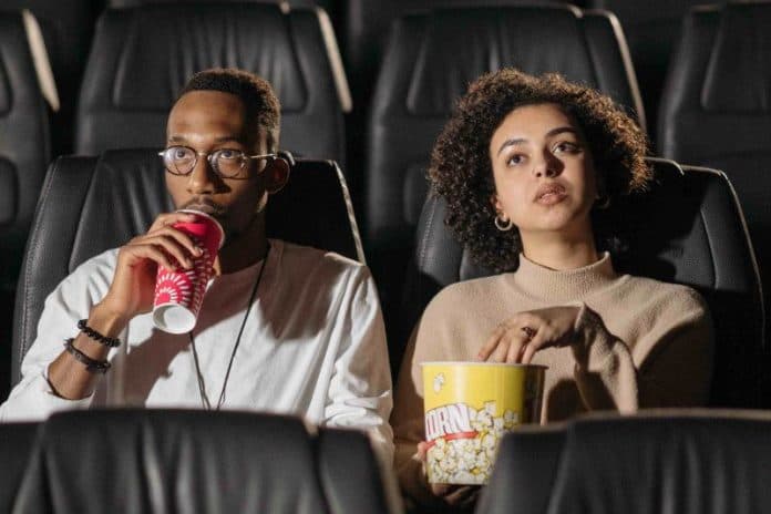 deg_degan_saat_nonton_film_horor_bikin_kalori_terbakar_lebih_banyak