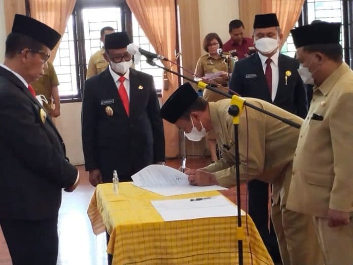 delapan_pejabat_eselon_ii_pemkab_simalungun_dilantik