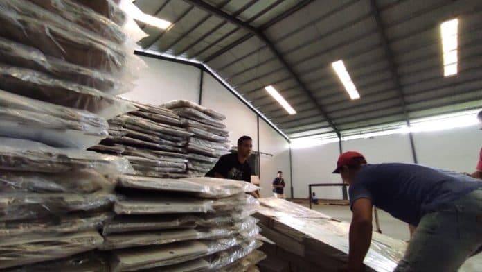 delapan_ribu_kotak_suara_kpu_asahan_tiba_di_gudang_logistik