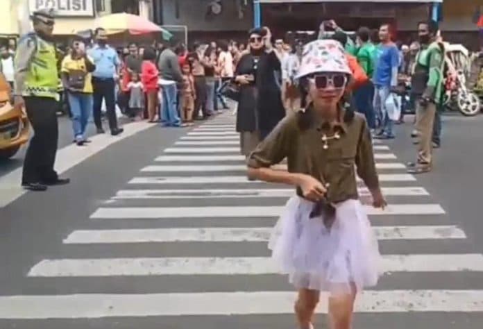 demam_citayam_fashion_week_depan_suzuya_siantar_bikin_macet_ini_komentar_kasat_intel_dan_lantas