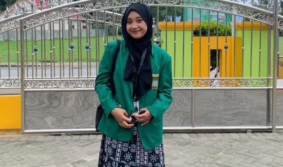 demi_biaya_kuliah_mahasiswi_uinsu_ini_gigih_belajar_kopi_dan_jual_gorengan