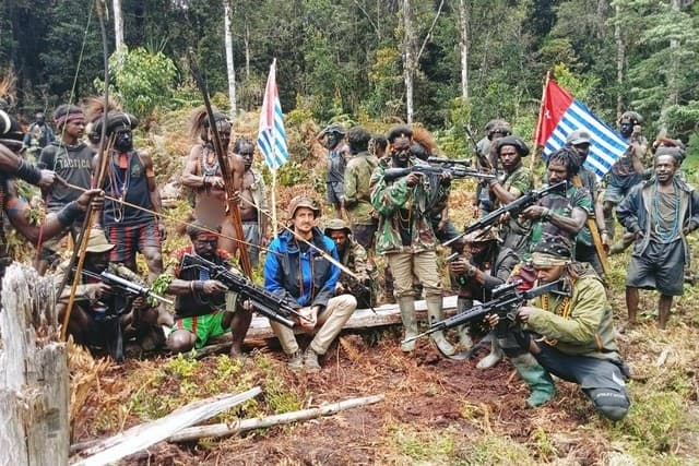 demi_membebaskan_pilot_susi_air_polri_siap_menyerahkan_rp5_m_ke_kkb