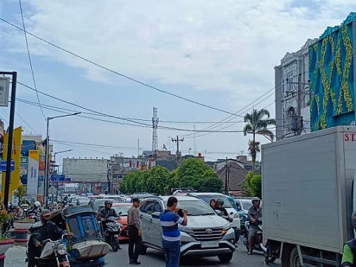demo_gmki_di_kejaksaan_lalu_lintas_di_jalan_merdeka_sutomo_terganggu