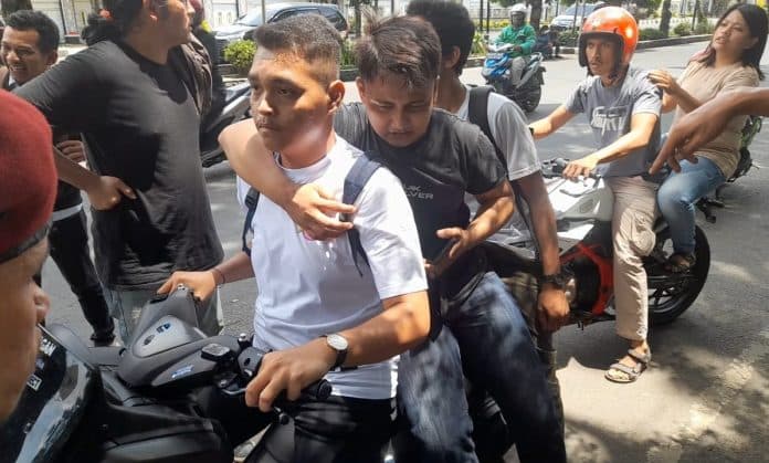 demo_mahasiswa_tolak_kenaikan_harga_bbm_di_siantar_ricuh_ini_kata_kapolres
