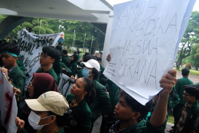 demo_mahasiswa_usu_tolak_kenaikan_ukt_tahun_2024