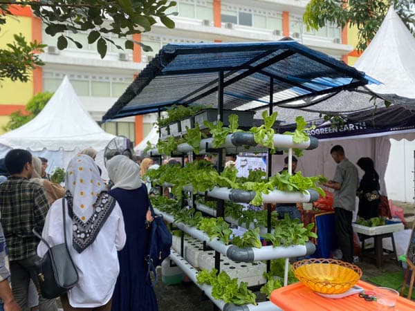 demoday_dan_expo_wirausaha_merdeka_di_umsu_itsi_jual_sayuran_hidroponik