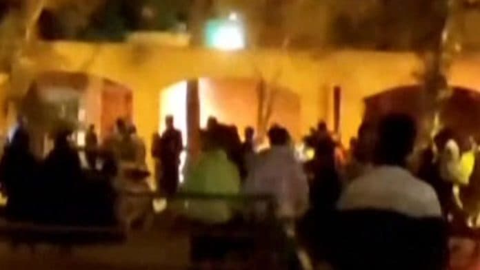demonstran_iran_bakar_rumah_ayatollah_khomeini
