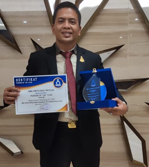 depriwanto_sitohang_putra_dairi_ditetapkan_sebagai_person_of_the_year_hkbp_2021