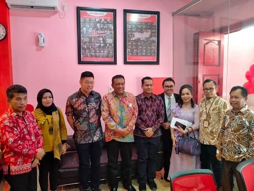deputi_kemenkop_ukm_hadiri_peresmian_lion_parcel_di_siantar