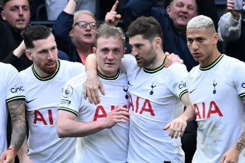 derby_london_tottenham_hotspur_taklukkan_chelsea_2_0