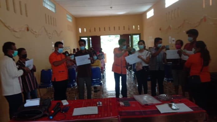 desa_tambunan_sunge_salurkan_blt_dana_desa_tahap_xii