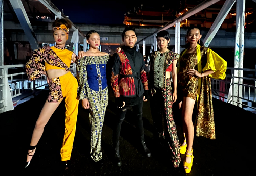 desainer_perkenalkan_produk_etnik_sumut_di_ajang_medan_fashion_week