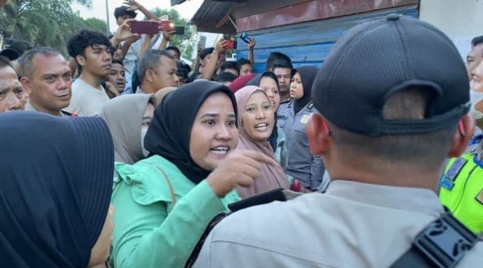 desak_honor_pekerja_sorlip_surat_suara_di_gudang_kpu_medan_malah_dapat_ancaman