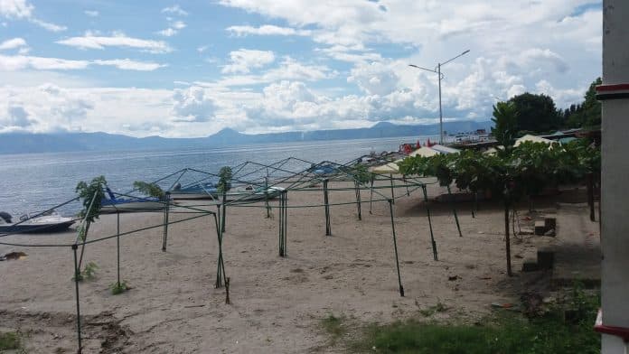 destinasi_wisata_samosir_ada_yang_ramai_ada_yang_sepi