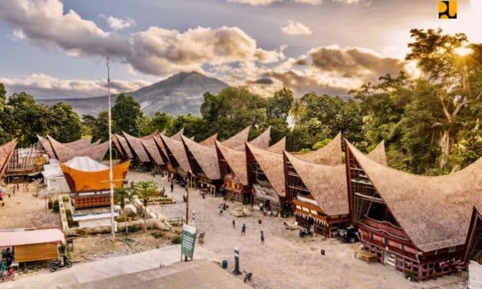 destinasi_wisata_warisan_budaya_batak_kampung_ulos_hutaraja