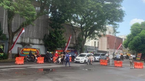 detik_detik_proklamasi_kendaraan_yang_melintas_di_lanud_soewondo_tak_dihentikan