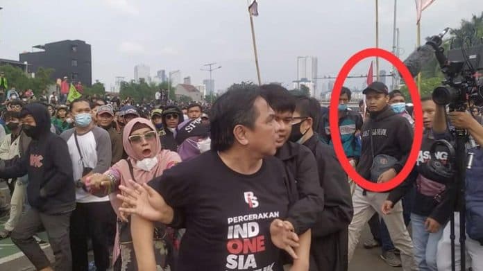 dhia_ul_haq_ditangkap_diduga_pertama_kali_pukul_ade_armando