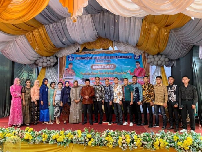 di_hadapan_pelajar_sman_1_wali_kota_tanjungbalai_tetap_semangat_jangan_pernah_berhenti_belajar