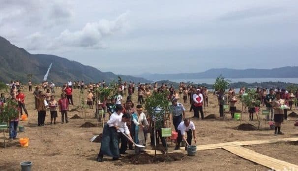 di_hari_bakti_pu_ribuan_pohon_ditanam_mendukung_kspn_di_toba